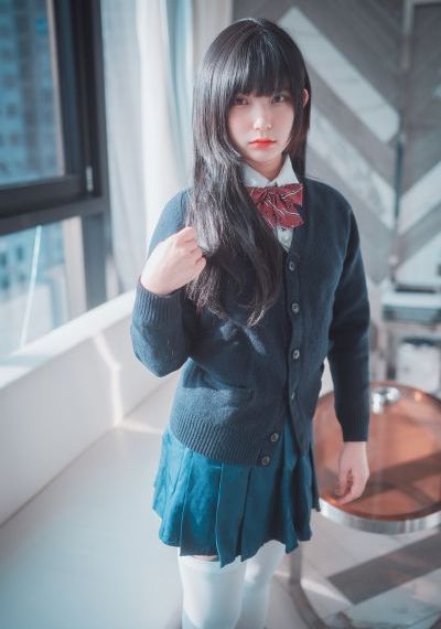 手伸进裙摆揉h兄妹文