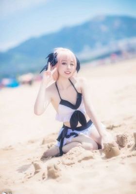 异国女人在巴黎
