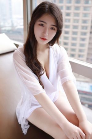 脱了她裙子摸进她的内裤亲吻网站