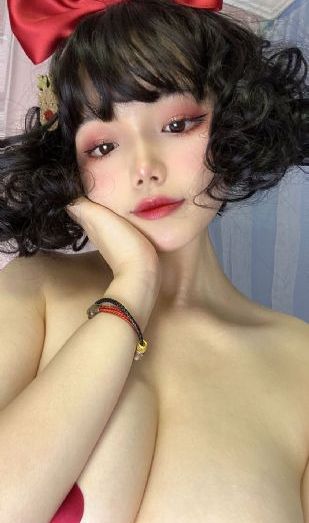 美女扒开尿口让男人操